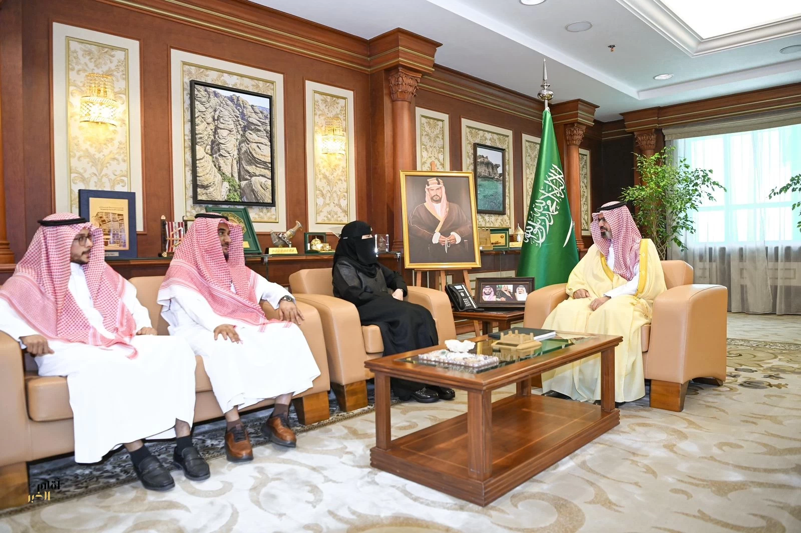 نائب أمير جازان يتسلّم التقرير السنوي لفرع الهيئة العامة للولاية على أموال القاصرين ومن في حكمهم*
