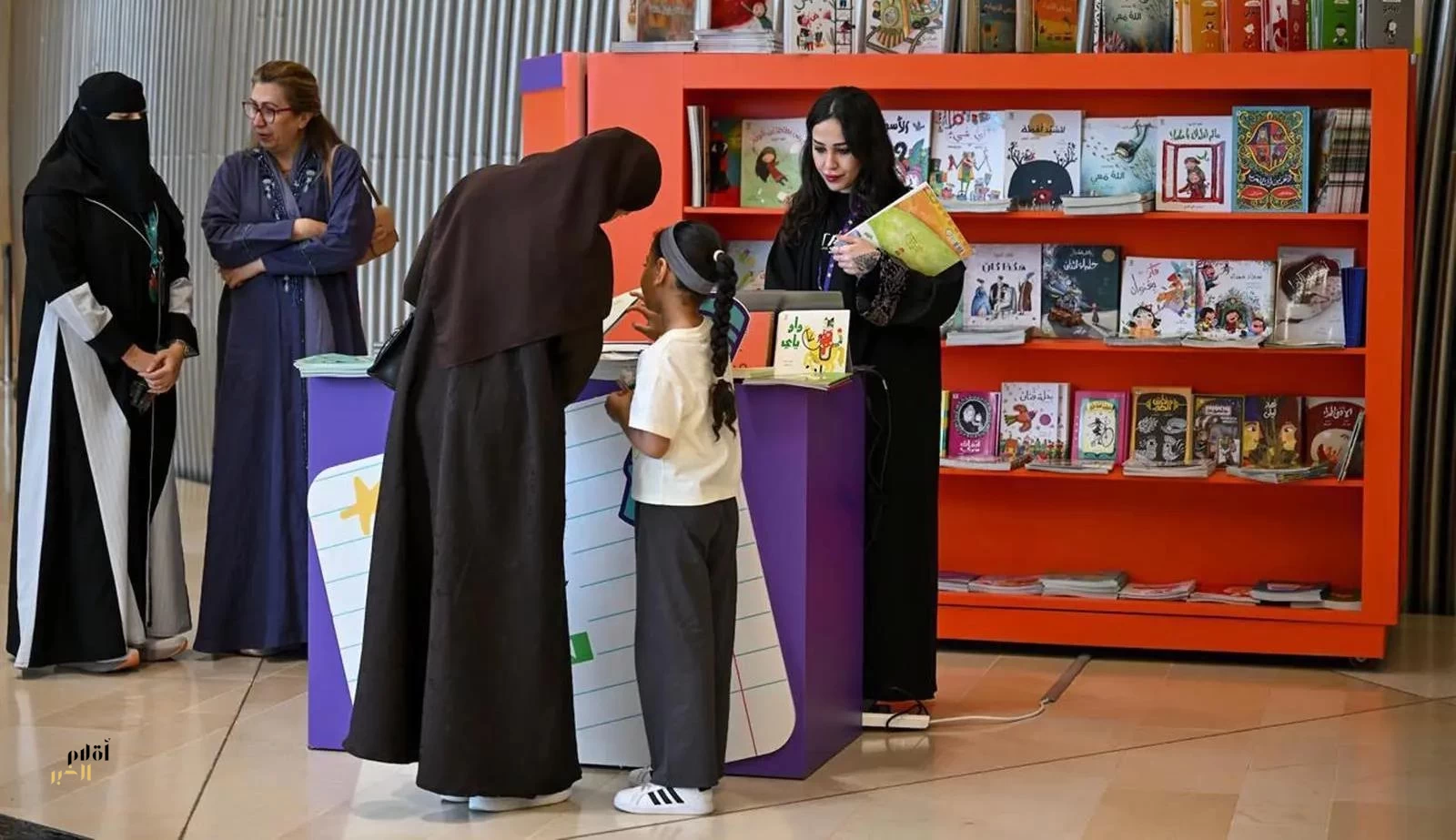 معرض الكتاب للأطفال في إثراء يستقطب الصغار بـ23 فعالية ثقافية