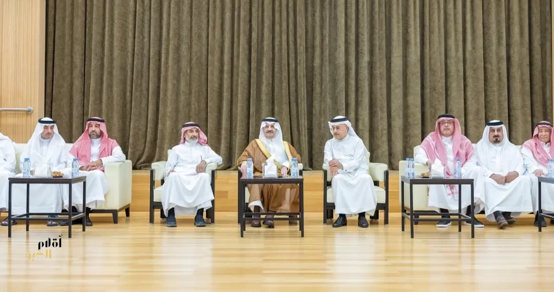 أمير المنطقة الشرقية يقدم التعازي لأسرة الخيال