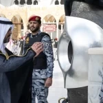 نيابة عن خادم الحرمين الشريفين.. نائب أمير منطقة مكة المكرمة يتشرف بغسل الكعبة