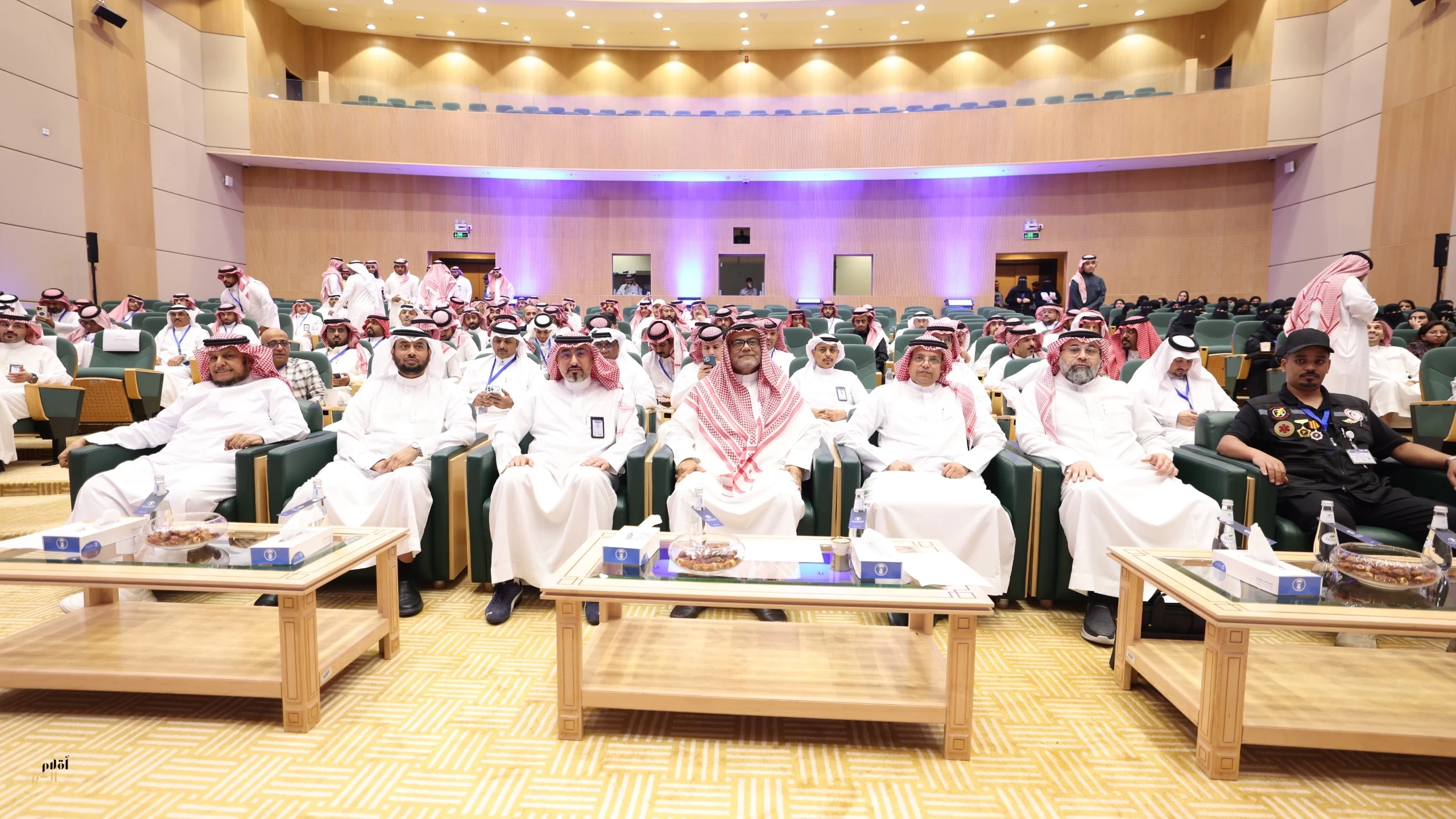 خلال اللقاء التنسيقي الثاني بجدة..المهتمين بالطقس والمناخ والجمعيات يبحثون برامج رفع الوعي بأهمية الطقس 