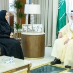 أمير المنطقة الشرقية يستقبل مدير الإدارة العامة للأحوال المدنية بالمنطقة ويطّلع على جهودهم في خدمة المستفيدين