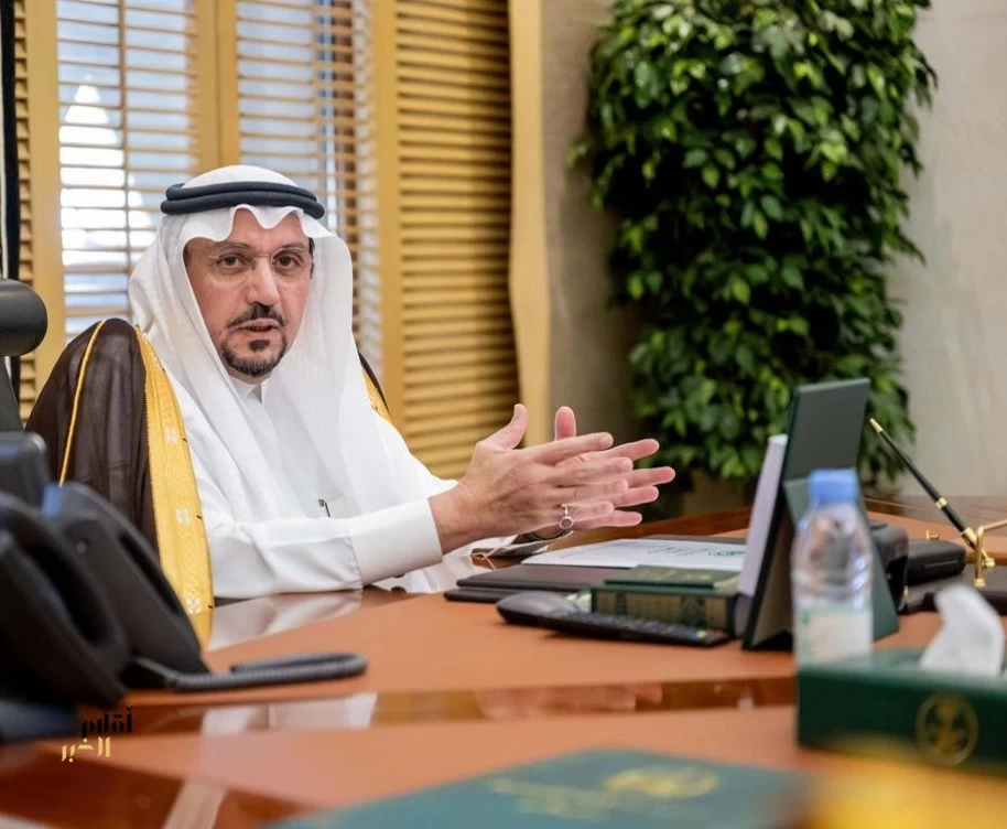 أمير القصيم يرأس اجتماعًا للاطّلاع على نسب الإنجاز في مشروع ميدان ريمات للهجن