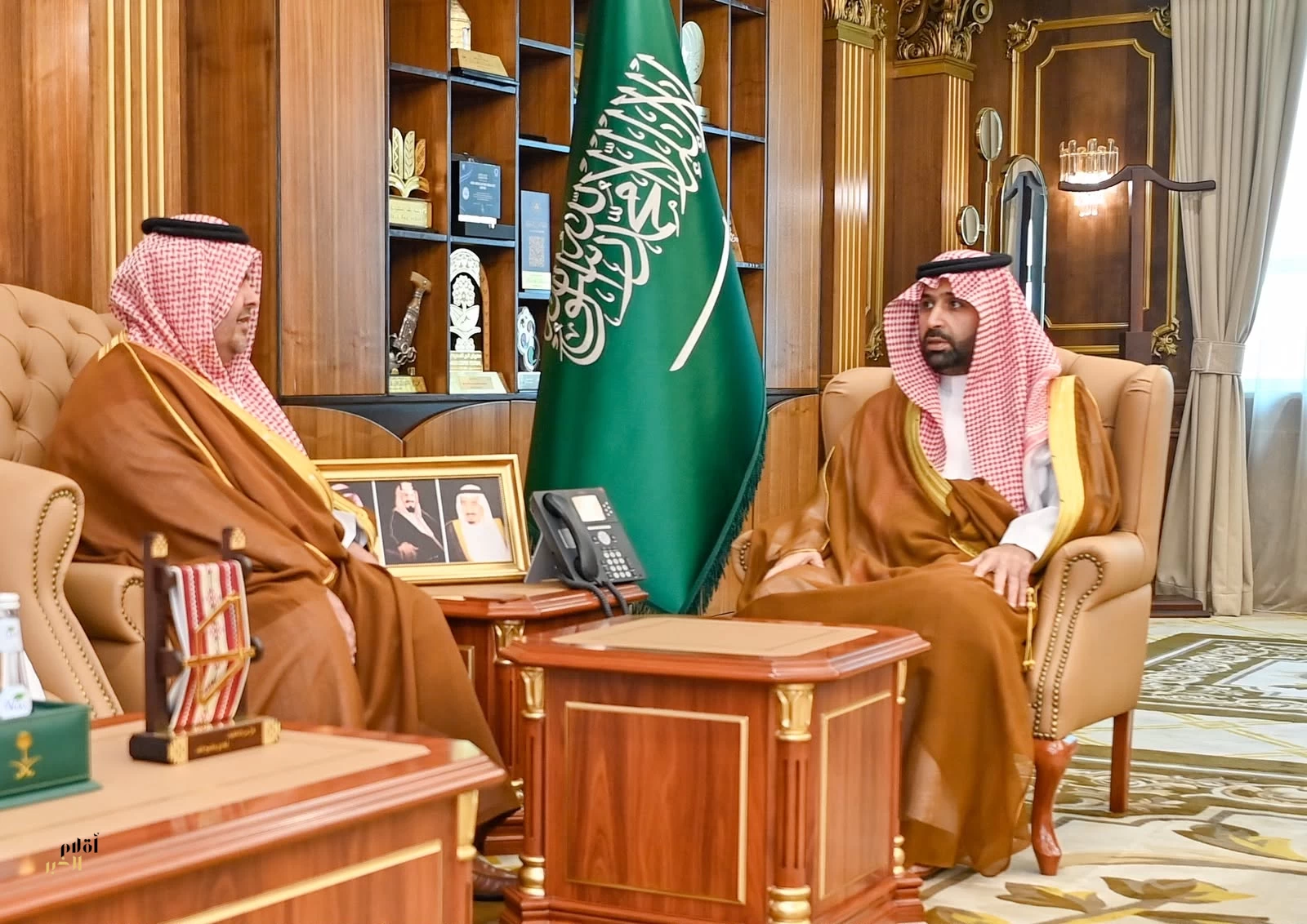 أمير جازان يطّلع على التقرير السنوي لمؤشرات أداء الجهات الأمنية بالمنطقة