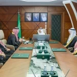أمير المنطقة الشرقية يستقبل المشرف على برنامج مستشفى قوى الأمن بالدمام