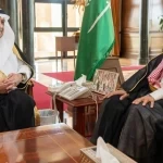 أمير تبوك يستقبل مفوض الإفتاء بالمنطقة