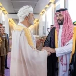 سلطان عُمان يغادر جدة وسمو ولي العهد في مقدمة مودعيه
