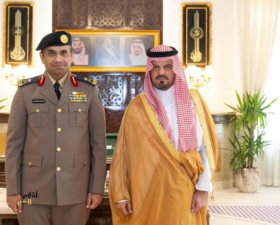 نائب أمير مكة المكرمة يقلّد مدير الدفاع المدني بالعاصمة المقدسة رتبته الجديدة