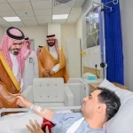 نائب أمير جازان يطمئن على صحة مدير فرع المجاهدين