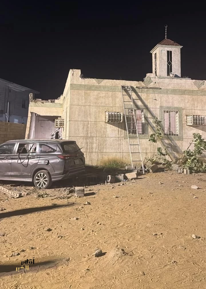 الدفاع المدني: سقوط مقذوف في محافظة الطوال بمنطقة جازان نتج عنه إصابتان وأضرار مادية في مسجد وعدد من المباني والمركبات