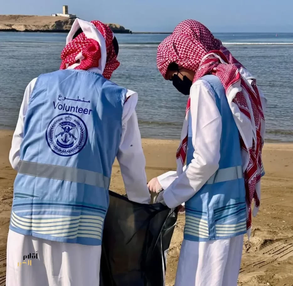 حرس الحدود ينفذ مبادرة تطوعية لتنظيف شواطئ محافظة الوجه بمنطقة تبوك