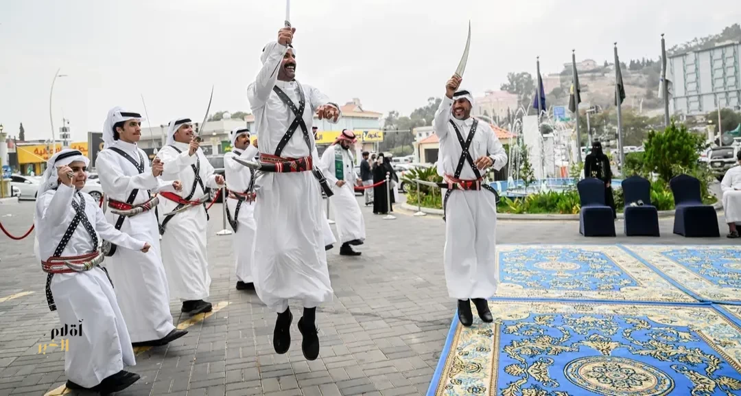 العرضة الشعبية بالباحة.. موروث ثقافي يعكس أصالة الاحتفاء باليوم الوطني السعودي