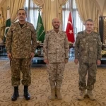 رئيس قوات الدفاع ورؤساء هيئات الأركان العامة للدول الأطراف في اتفاقية مكة للدفاع المشترك يعقدون اجتماعًا في الرياض