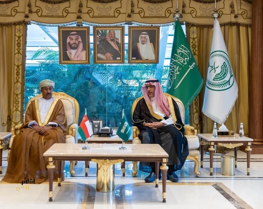 مساعد وزير الداخلية ومساعد المفتش العام للشرطة والجمارك للعمليات بسلطنة عُمان يرأسان الاجتماع السادس للجنة التنسيق الأمني والعدلي