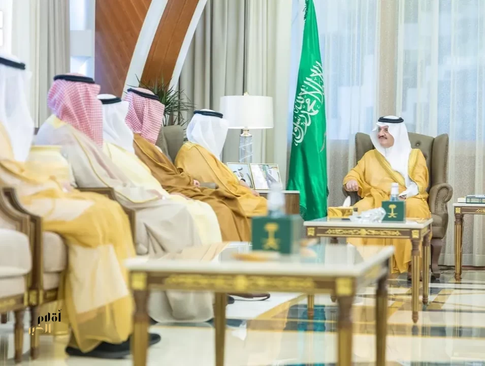 أمير الشرقية يستقبل رئيس وأعضاء مجلس إدارة جمعية "دارك" للإسكان التنموي