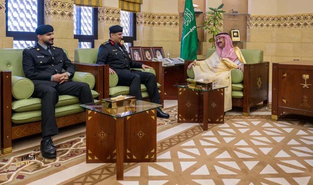 وكيل إمارة الرياض يطّلع على التقرير السنوي لمركز العمليات الأمنية الموحدة (911) بالمنطقة