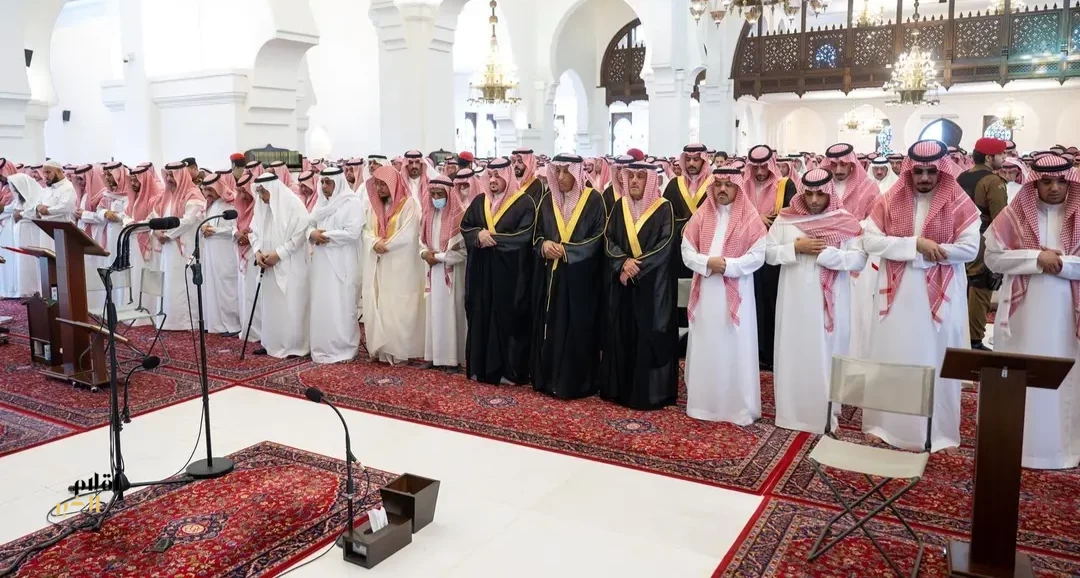 نائب أمير منطقة الرياض يؤدي صلاة الميت على عبدالرحمن المقيرن