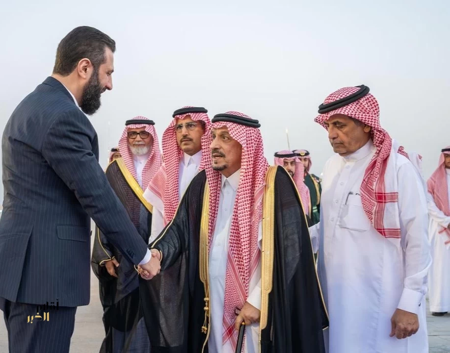 الرئيس السوري يغادر الرياض وفي مقدمة مودعيه أمير المنطقة