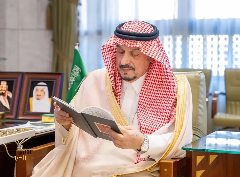 أمير منطقة الرياض يستقبل الأميرة سُرى بنت سعود ويطلع على "كتاب الرياض"