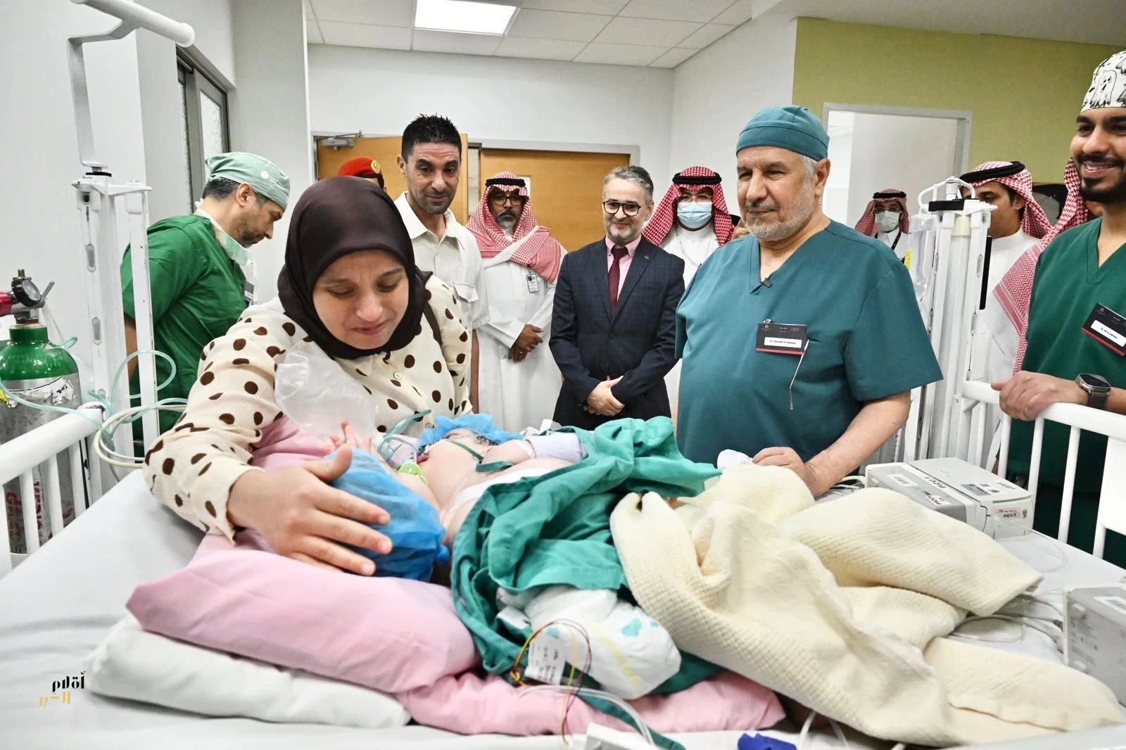 إنفاذًا لتوجيهات خادم الحرمين الشريفين وسمو ولي العهد.. بدء عملية فصل التوأم الملتصق المغربي "سجى وضحى"