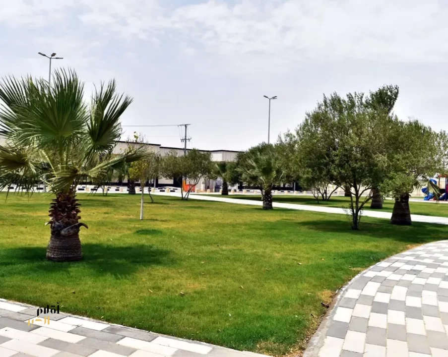 أمانة الشرقية تنسق 45 ألف متر مربع من المسطحات الخضراء بمليجة