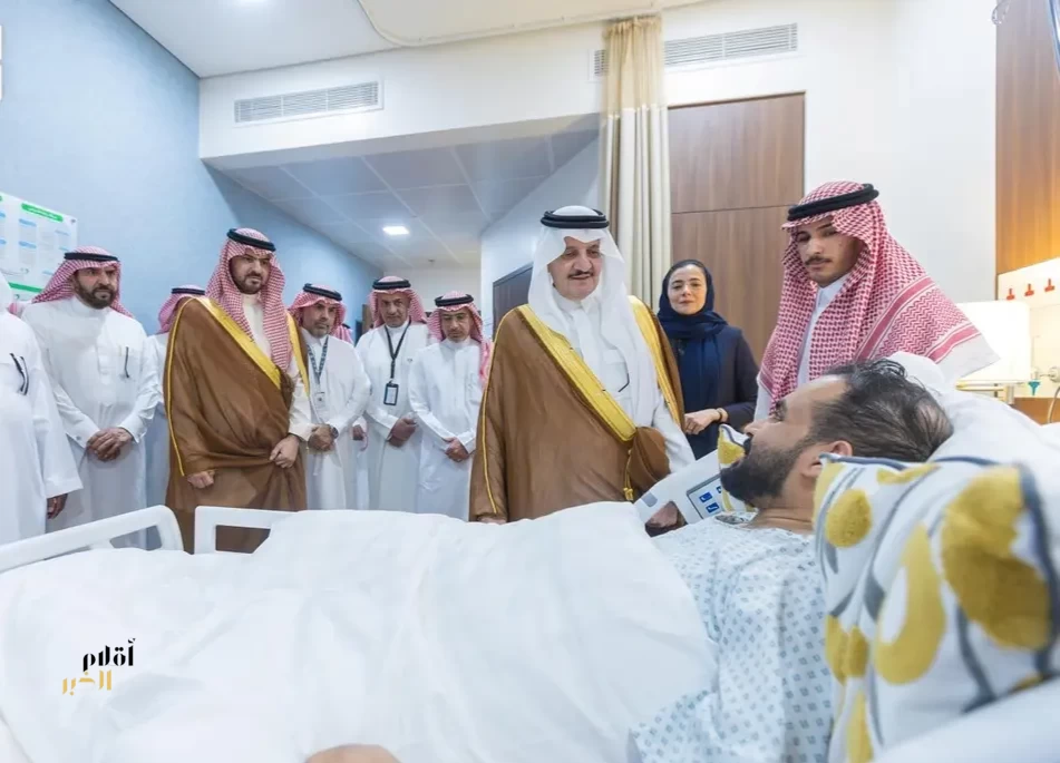 أمير المنطقة الشرقية ونائبه يزوران المصاب جراء العدوان الغاشم الذي استهدف مطار الملك فهد الدولي
