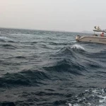 حرس الحدود بمنطقة مكة المكرمة ينقذ مواطنًا تعطلت واسطته البحرية في عرض البحر