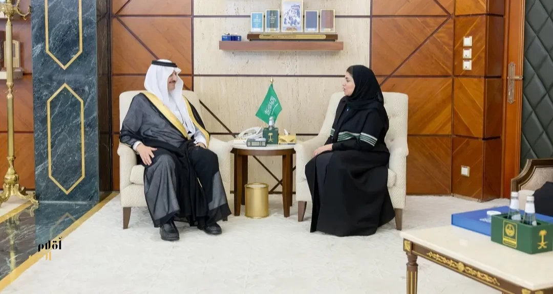 أمير المنطقة الشرقية يستقبل مدير فرع هيئة حقوق الإنسان بالمنطقة
