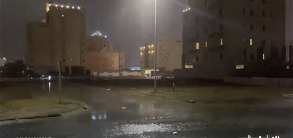 الآن هطول أمطار غزيرة على جدة