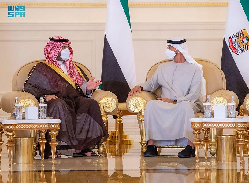 بناءً على توجيه خادم الحرمين الشريفين .. سمو ولي العهد يقدم واجب العزاء والمواساة في وفاة الشيخ خليفة بن زايد رحمه الله