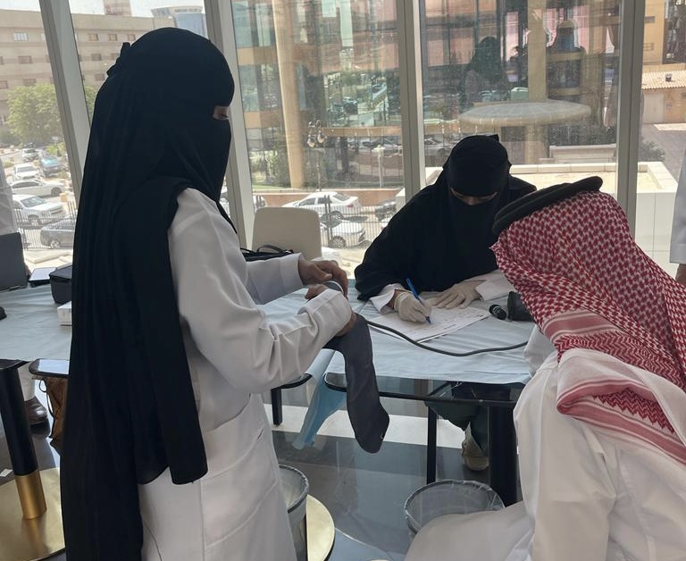 "صحة الرياض" تنفذ حملة توعوية لمنسوبي وزارة النقل والخدمات اللوجيستية