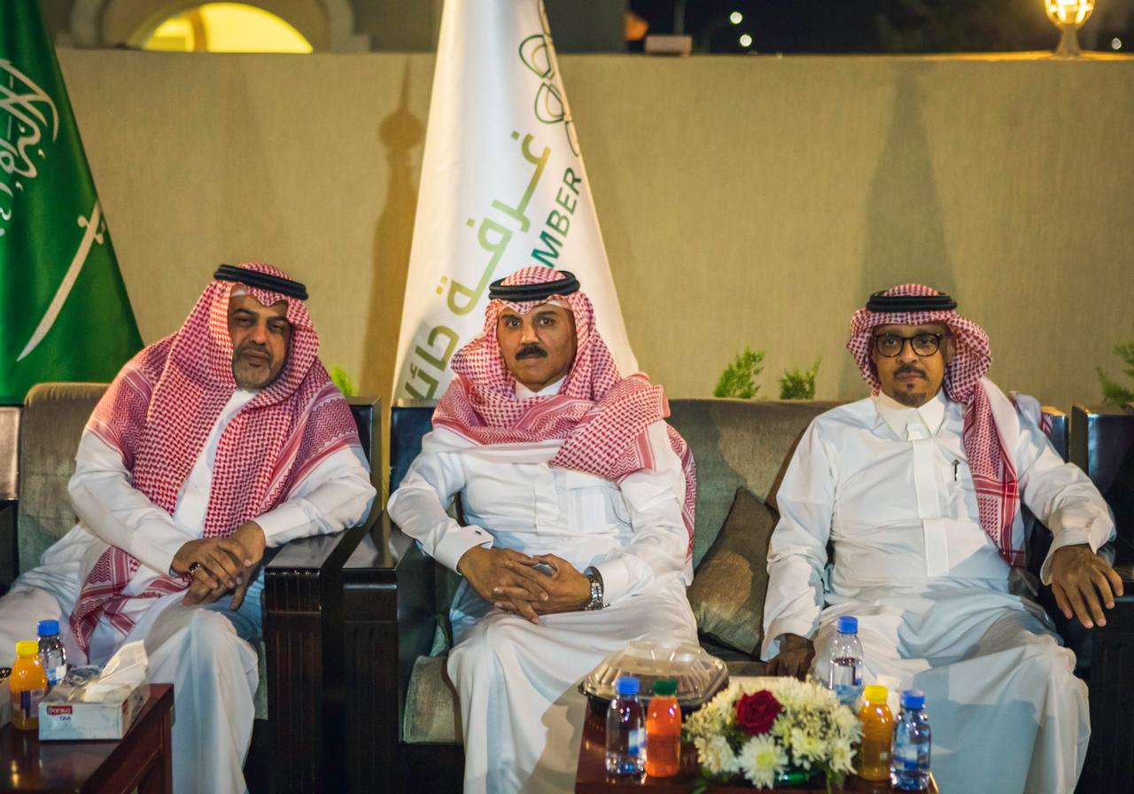 بحضور وكيل الإمـارة ومدراء الجهات الحكومية …غـرفـة حـائـل تعـايد رجـال الأعمال