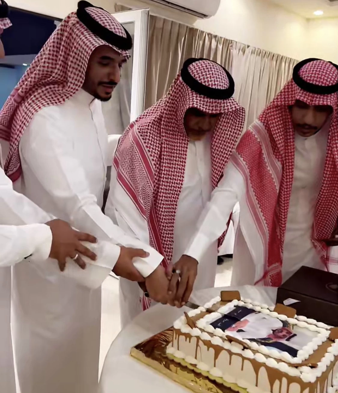 1767B57D-CCEC-4B02-8F5A-B822AAA66453