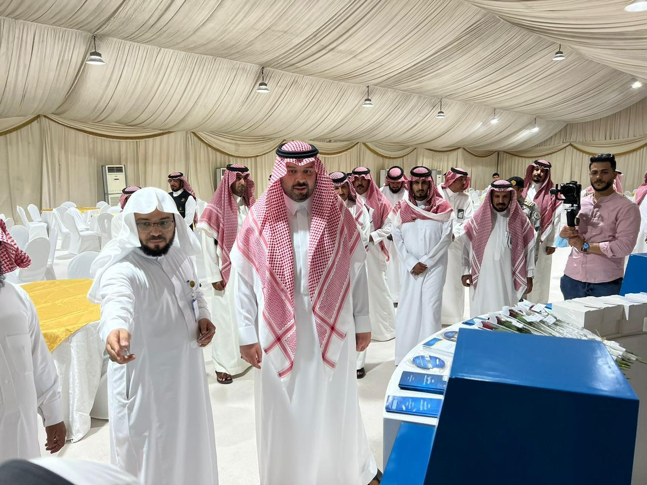 *أمير منطقة الحدود الشمالية يزور معرض هيئة الأمر بالمعروف بمنفذ جديدة عرعر*