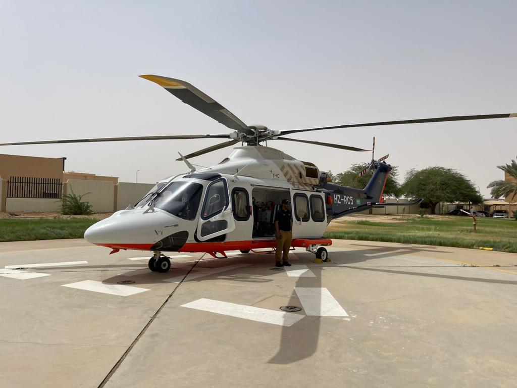 النقل الإسعافي الجوي يساهم في إنقاذ حياة مقيم بمستشفى حوطة بني تميم العام