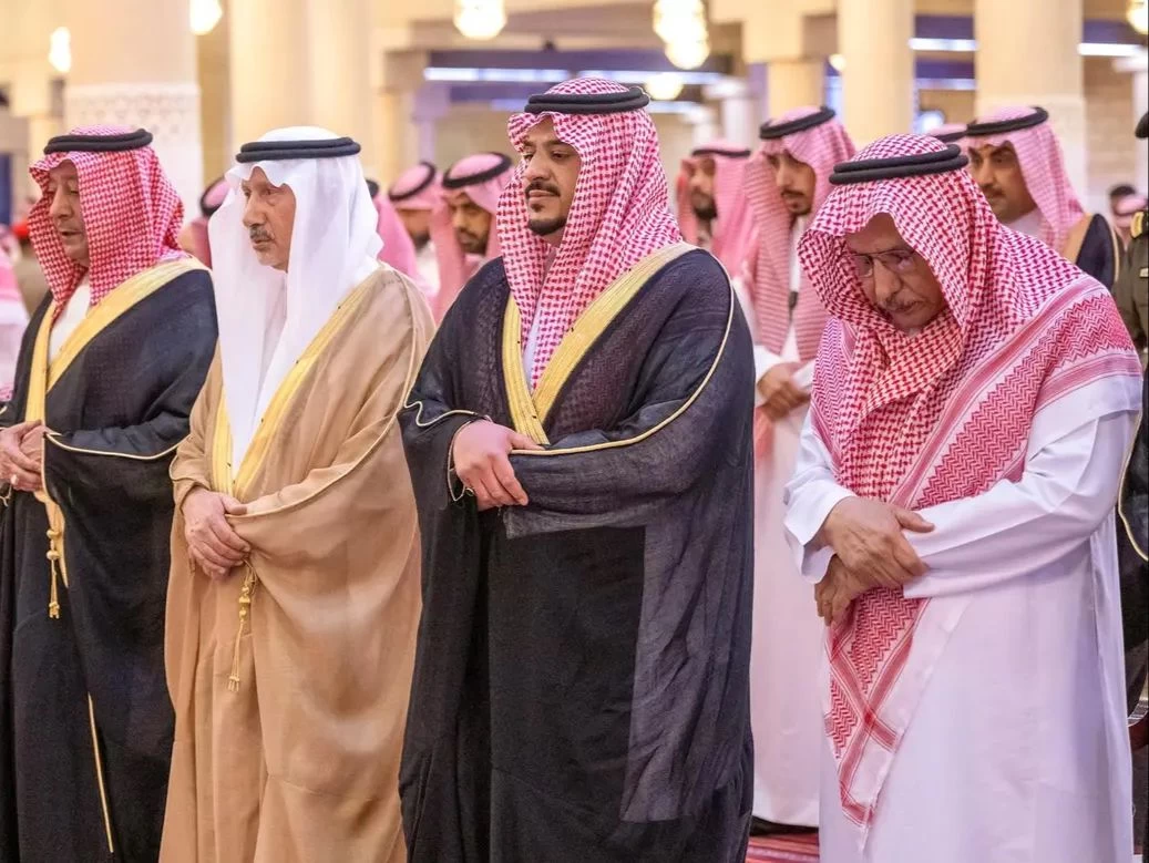 نائب أمير منطقة الرياض يؤدي صلاة الميت على صاحب السمو الأمير ناصر بن فهد بن فيصل آل فرحان آل سعود