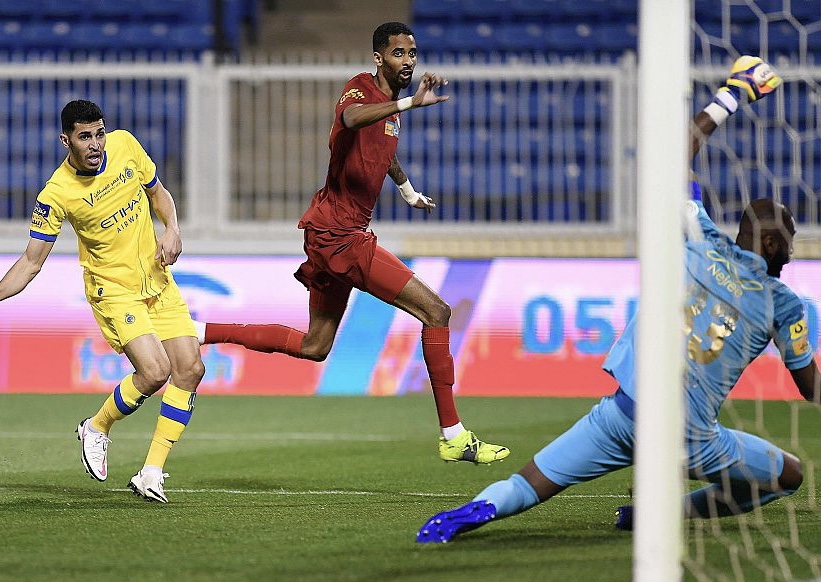 ضمك يكسب النصر بثلاثة أهداف مقابل هدفين