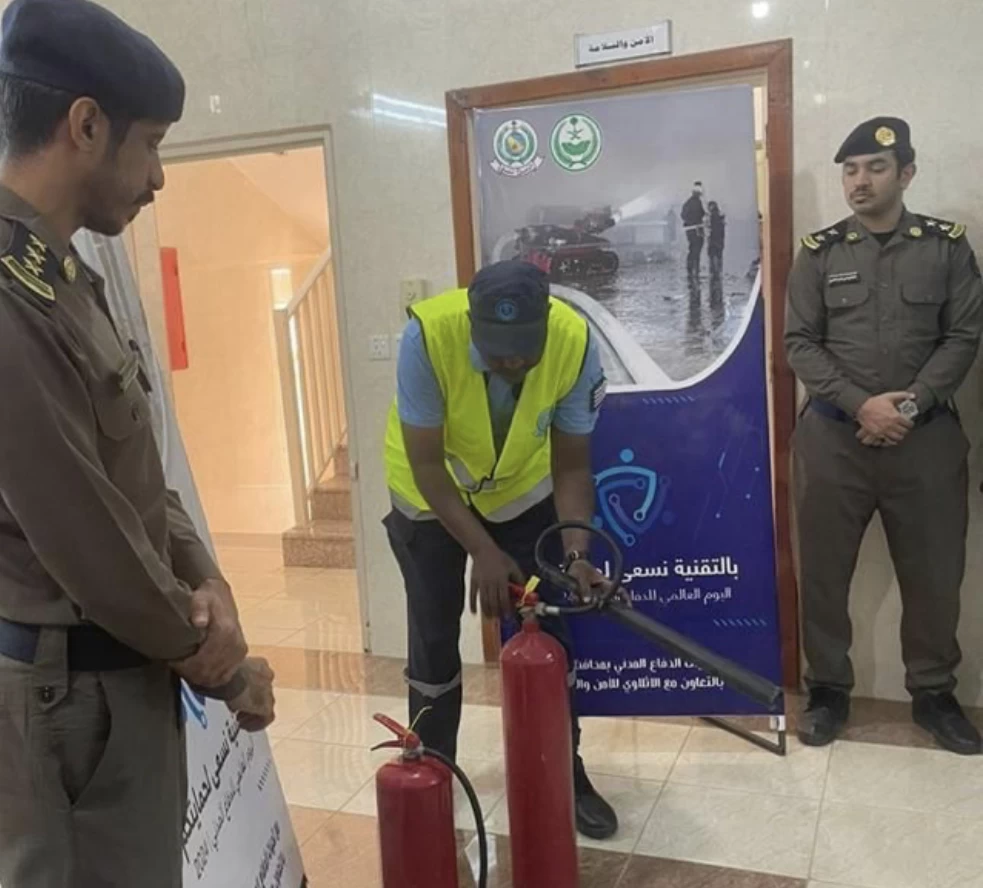 تقديراً لجهودهم وبيان أهمية وجود أدوات السلامة  الشؤون الإسلامية تحتفي بيوم الدفاع المدني العالمي