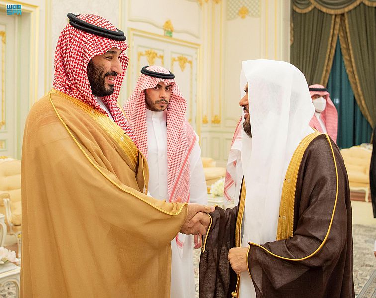 سمو ولي العهد يستقبل أصحاب الفضيلة العلماء والمعالي وجمعاً من المواطنين
