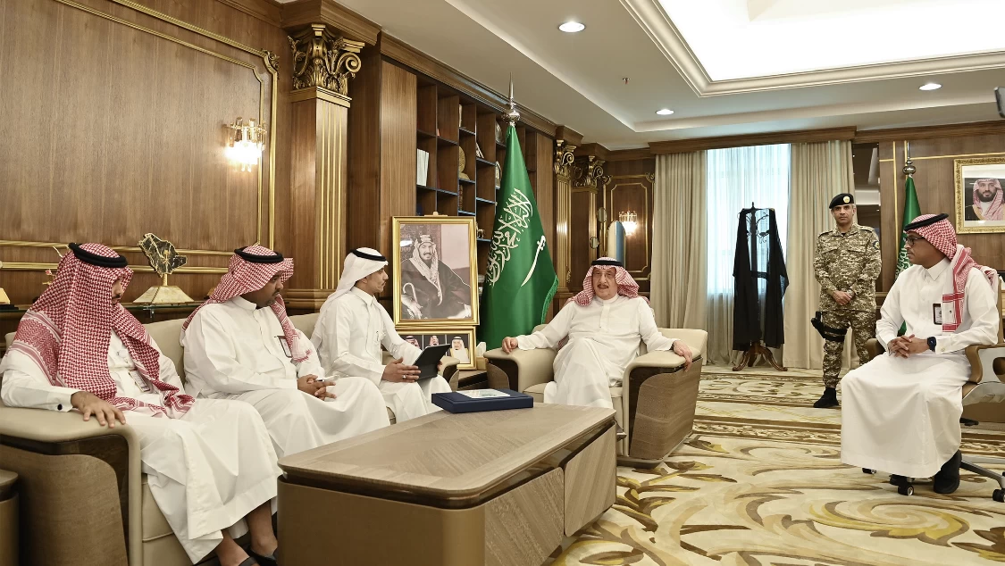 سمو أمير جازان يدشّن الحملة التعريفية بإدارة البيانات ويطلع على تقرير الأمن السيبراني