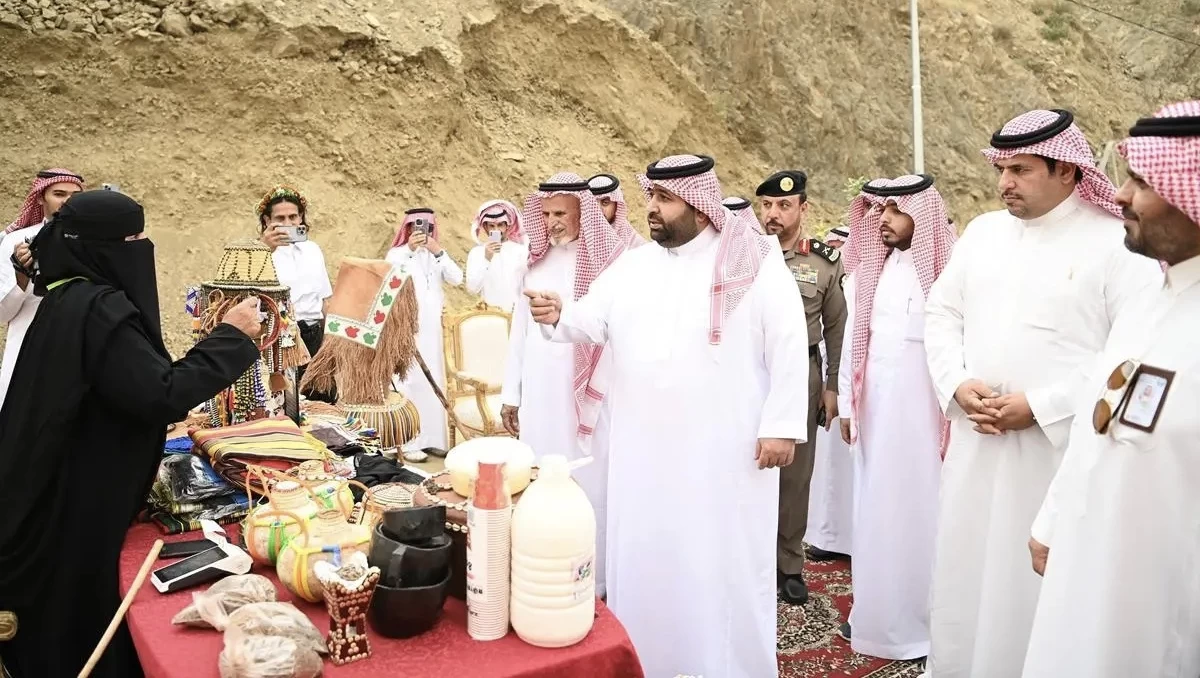 سمو أمير جازان بالنيابة يلتقي مشايخ محافظة الداير ويدشن بطولة الملعب المنحوت الرياضية بمركز الحشر