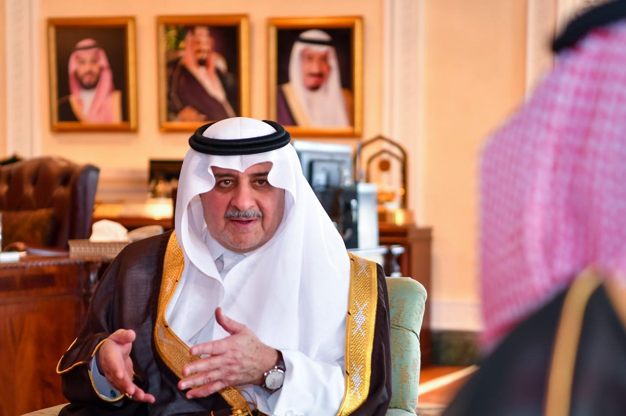 أمير تبوك يطلع على تقرير عن إنجازات وأعمال فرع وزارة التجارة بالمنطقة