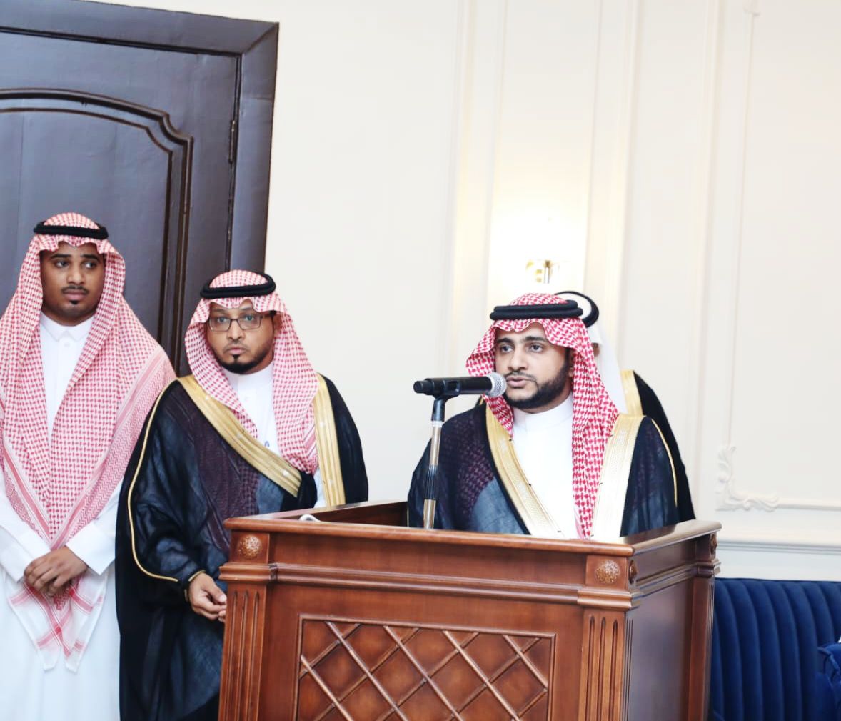 4C9218EB-90C8-44E8-B06A-BA6864F4DF24