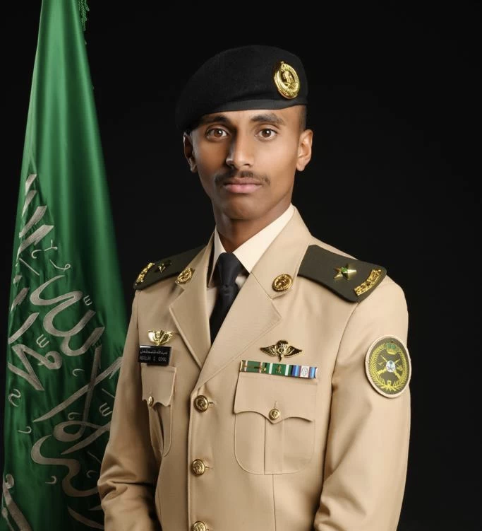 قاسم قحل يحتفل بتخرج ابنه من كلية الملك عبدالعزيز الحربية برتبة ملازم.