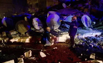 7 قتلى ومئات الجرحى في تركيا وسوريا إثر الزلزال الجديد