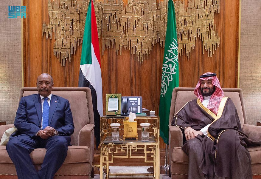 سمو ولي العهد يلتقي رئيس مجلس السيادة السوداني ويستعرضان أوجه العلاقات السعودية السودانية في مختلف المجالات والفرص الواع