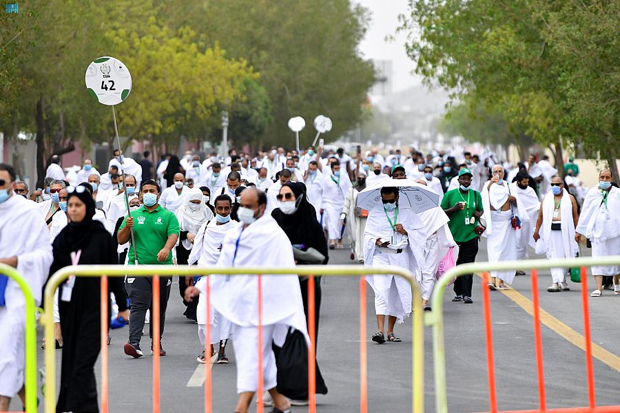 ضيوف الرحمن يتوافدون صباح اليوم إلى صعيد عرفات الطاهر