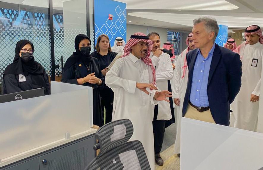 الرئيس الأرجنتيني الأسبق يزور مستشفى صحة الافتراضي