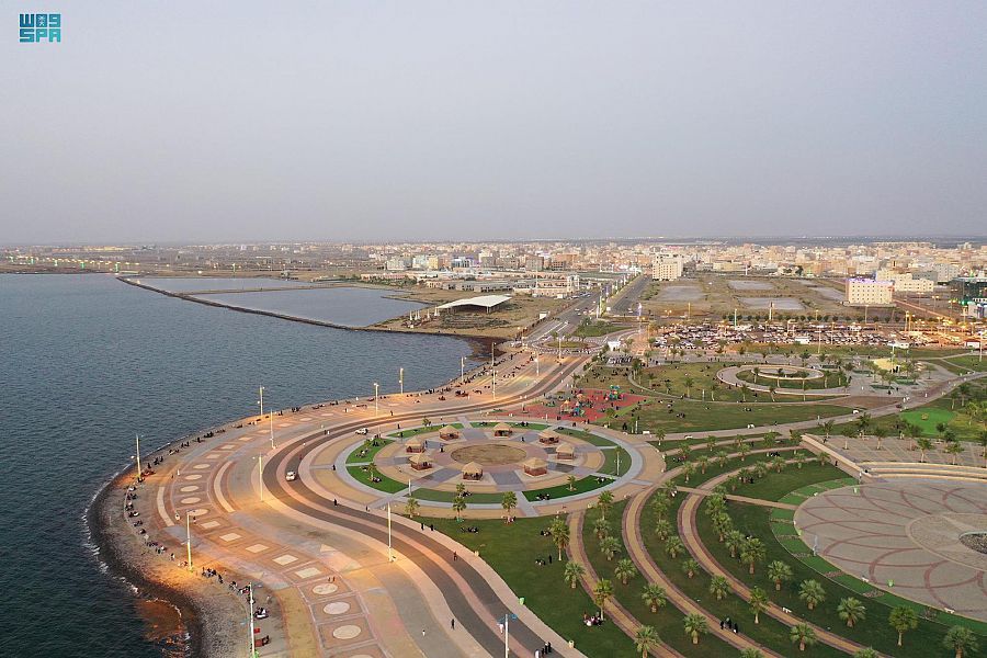الواجهات البحرية بمنطقة جازان تشهد توافد الزوّار للاستمتاع بالعيد