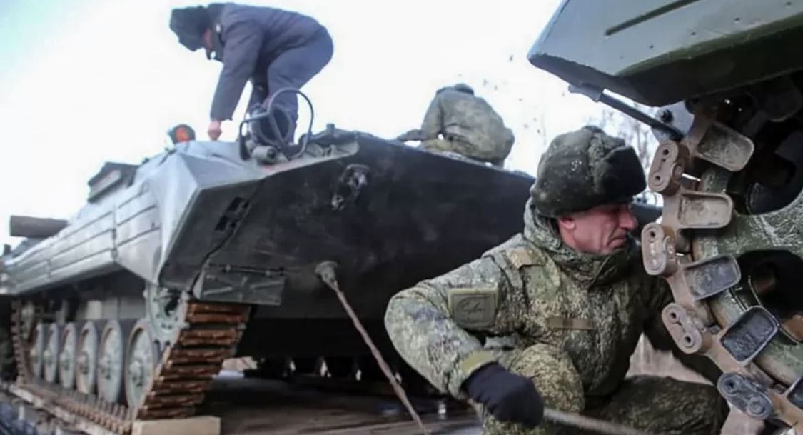 طبول الحرب تقرع حول أوكرانيا ومباحثات هاتفية بين بايدن وبوتين مع تصاعد التوتر